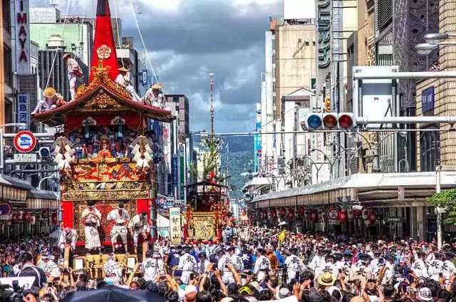 京都游玩攻略一日游_京都旅游住哪个区最好_京都旅游要花多少钱